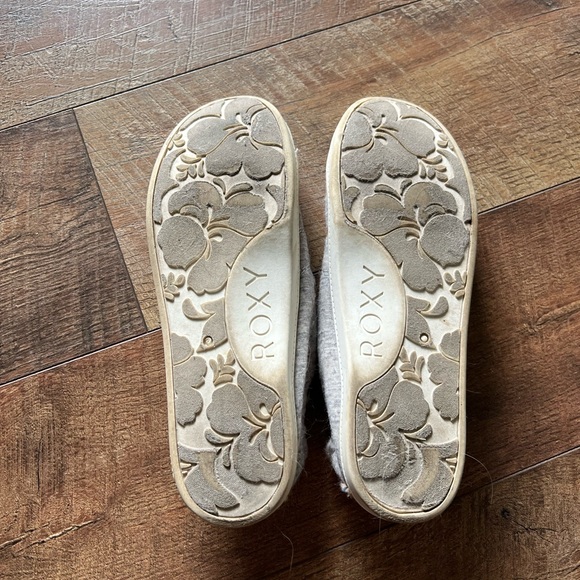 roxy slip on gray shoes - Picture 4 of 6